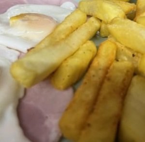 Ham, egg and chips 